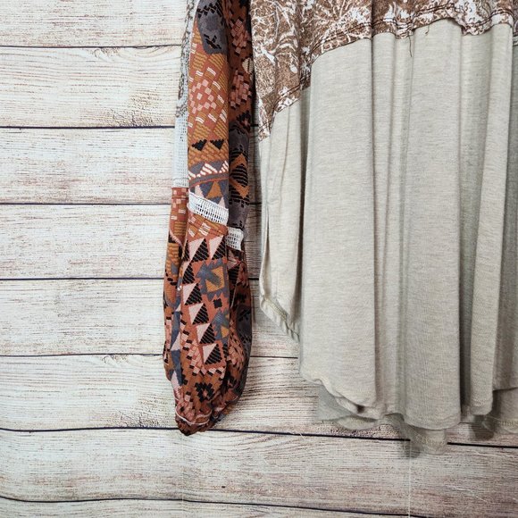 Gimmicks by BKE Brown and Cream Tunic Top - Picture 3 of 16